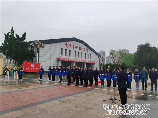 祭扫现场.jpg