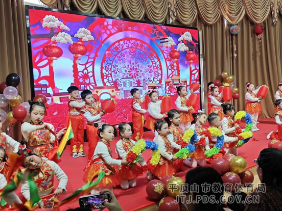 50.欢歌笑语迎新年  携手并肩向未来—— 平顶山市平东幼儿园举行庆元旦系列活动330.png