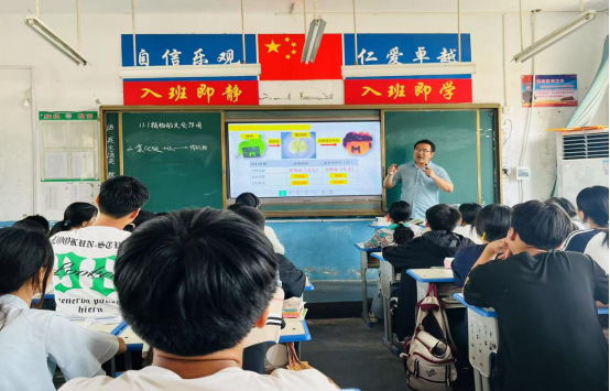 2025“温情烛光 同心筑梦”名师志愿服务行动——名优教师“送培送教”下乡753.png