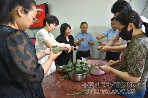 粽叶飘香迎端午  团结协作展风采255.png