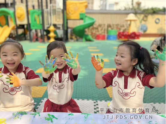 16. 平东幼儿园开展庆六一绘画活动(1)488.png