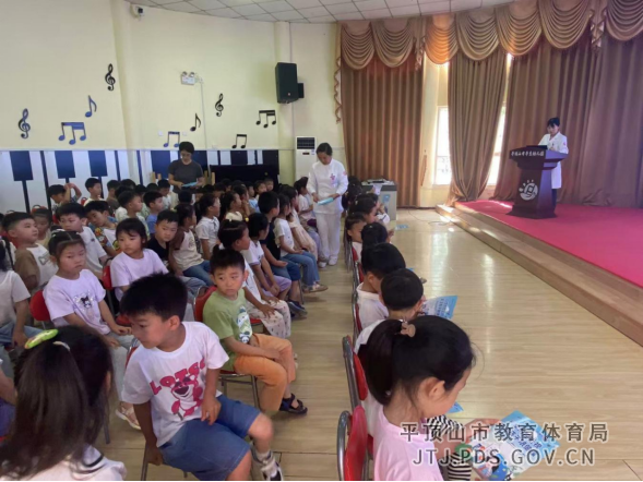 9. 专业科普进校园  医幼携手护“睛”彩——平东幼儿园联合联勤保障部队第989医院眼科开展全国爱眼日主题宣传教育活动456.png