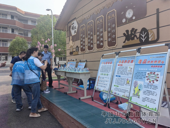 2025.6.14家校携手筑防线 共织反诈“安全网--新新街小学召开防诈骗专题家长会433.png