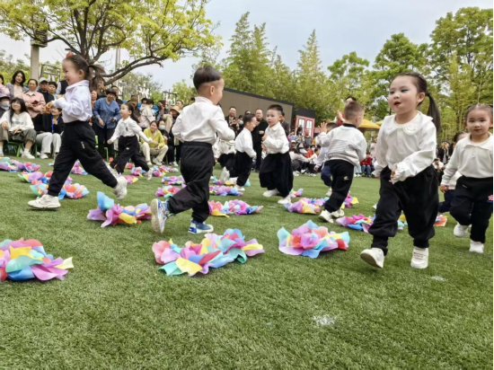 260418童趣燃赛场 运动伴成长--市湖光幼儿园春季运动会圆满举行590.png