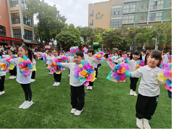 260418童趣燃赛场 运动伴成长--市湖光幼儿园春季运动会圆满举行589.png